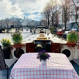 romantic-houseboat.amsterdamhotelsnl.com/